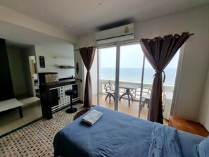 Studio Deluxe Triple Sea View | Individually decorated, individually furnished, free WiFi - Banchaitalay Room (Rayong)