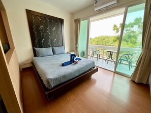 Studio Deluxe 4 persons River View | Individually decorated, individually furnished, free WiFi - Banchaitalay Room (Rayong)