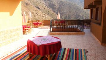 Family Room, 2 Bedrooms | Free WiFi, bed sheets