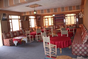 Der serveres morgenmad, frokost, aftensmad og marokkanske retter