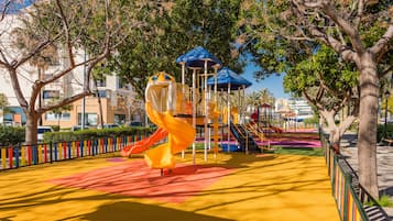 Área de juegos infantiles al aire libre