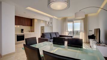 Télévision à écran plat de 49 pouces avec chaßnes par satellite