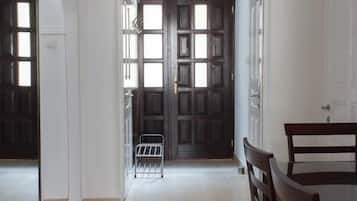 Comfort Apartment, 3 Bedrooms, Garden Area | In-room safe, soundproofing, free WiFi, bed sheets