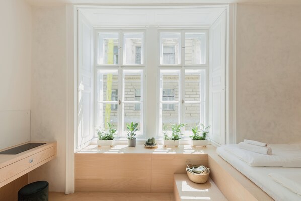 Caja de seguridad en la habitación y sistema de insonorización