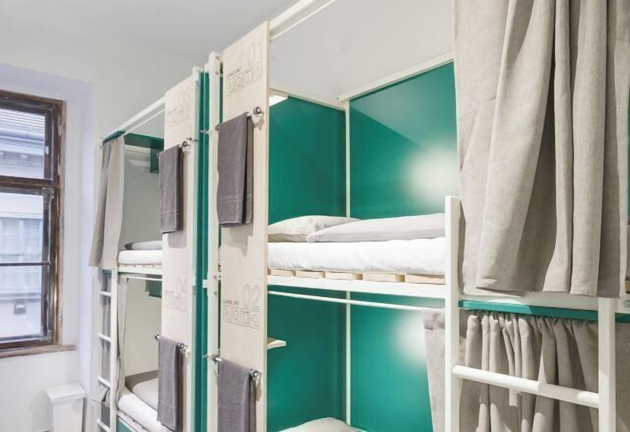 In-room safe, soundproofing, free WiFi, bed sheets