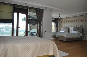 Panoramic Quadruple Room | Desk, iron/ironing board, free cribs/infant beds, free WiFi