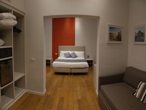 In-room safe, individually furnished, desk, iron/ironing board - Sofia's Suites Guesthouse (Rome)