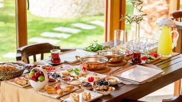 Desayuno completo todos los días (con cargo)