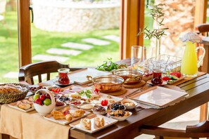 Desayuno completo todos los días (con cargo)