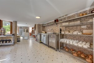 Colazione completa a pagamento, servita tutte le mattine