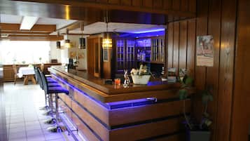 Bar (trong khuôn viên)