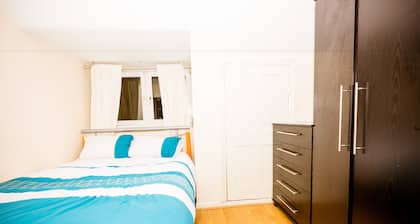 Colebert Avenue Apartment