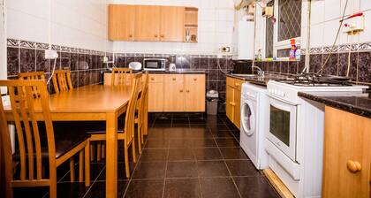 Colebert Avenue Apartment