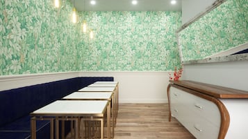 Colazione a buffet, servita tutte le mattine (9 EUR a persona)