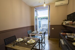 Daily buffet breakfast (EUR 9 per person) - Dem Hotel (Rome)