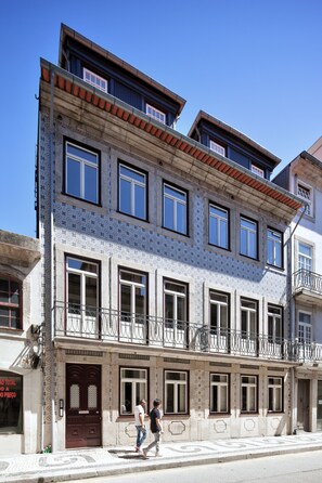 Vista frontal de la propiedad