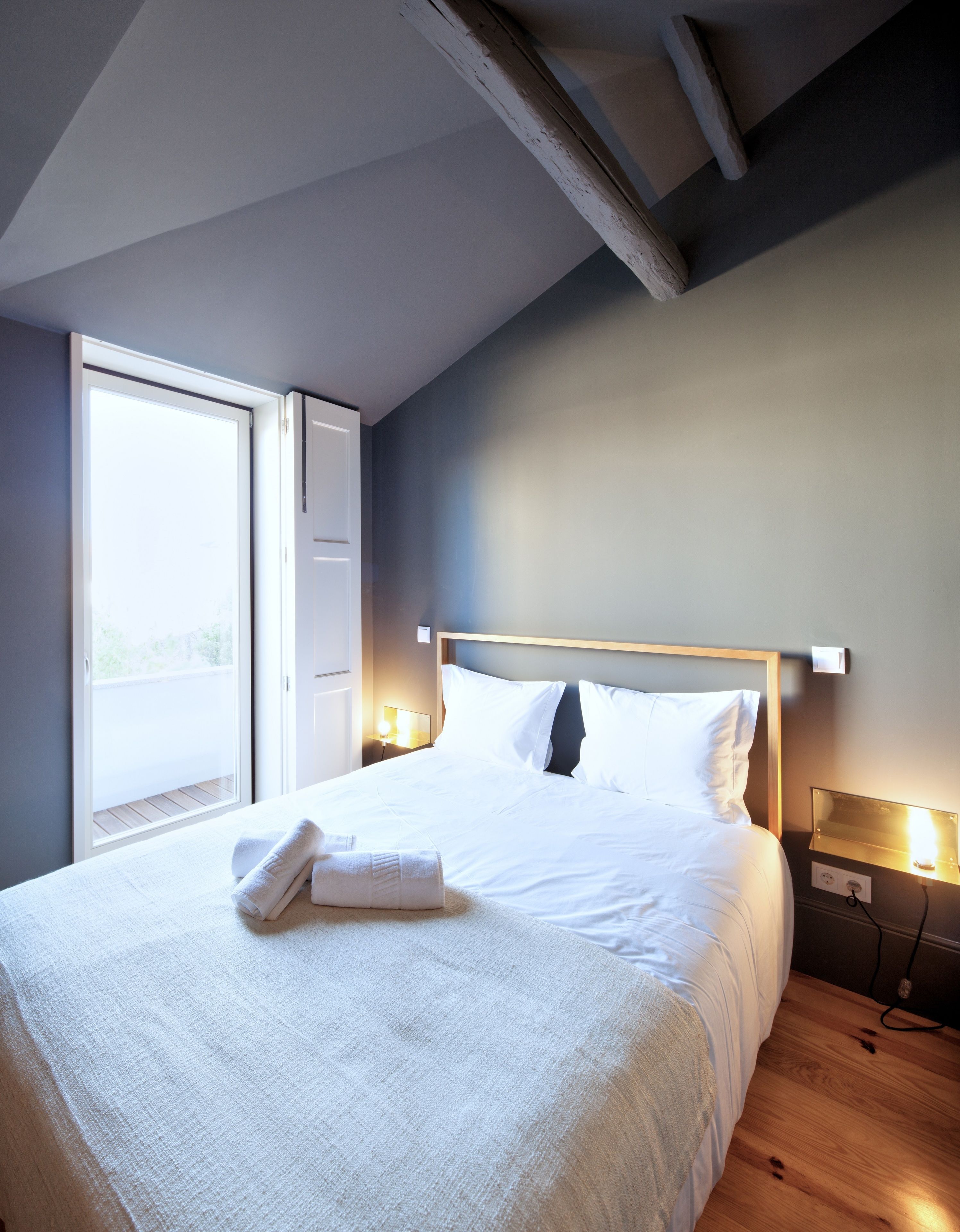 superior penthouse, 2 bedrooms | soundproofing, free cots/infant beds, free wifi, bed sheets