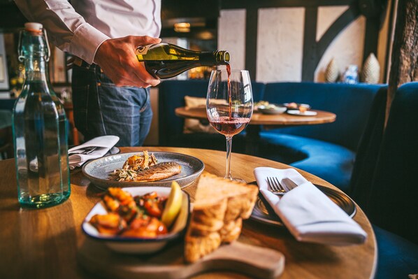 Déjeuner et dîner servis sur place