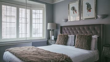 Superior Room, 1 King Bed | Free cribs/infant beds, free WiFi, bed sheets