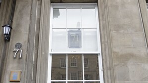 A building facade with a large window, the number 71, and a sign reading "71 Hanover". - Hanover 71 Suites (Edinburgh)