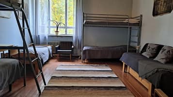 Fjölskylduherbergi - sameiginlegt baðherbergi | Straujárn/strauborð, ókeypis þráðlaus nettenging