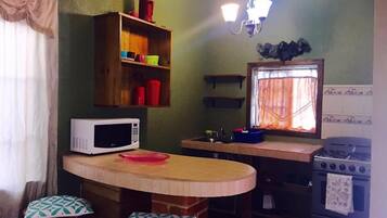 Cabin, 1 Bedroom | Private kitchen