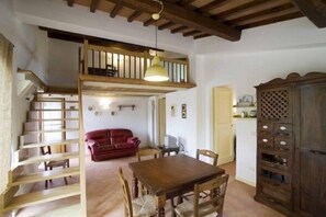 Apartment, 2 Bedrooms | In-room dining - La Collina dei Ciliegi (Torgiano)