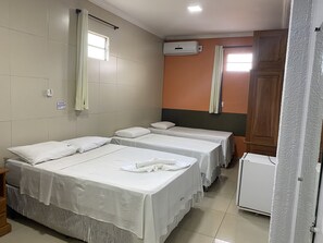 Triple Room | Minibar, desk, blackout drapes, free WiFi - Raludi Hotel (Barcarena)