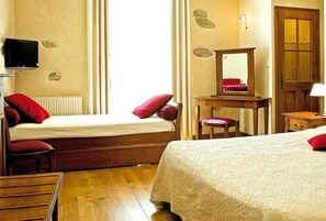Family Room | Minibar, desk, iron/ironing board, free cots/infant beds