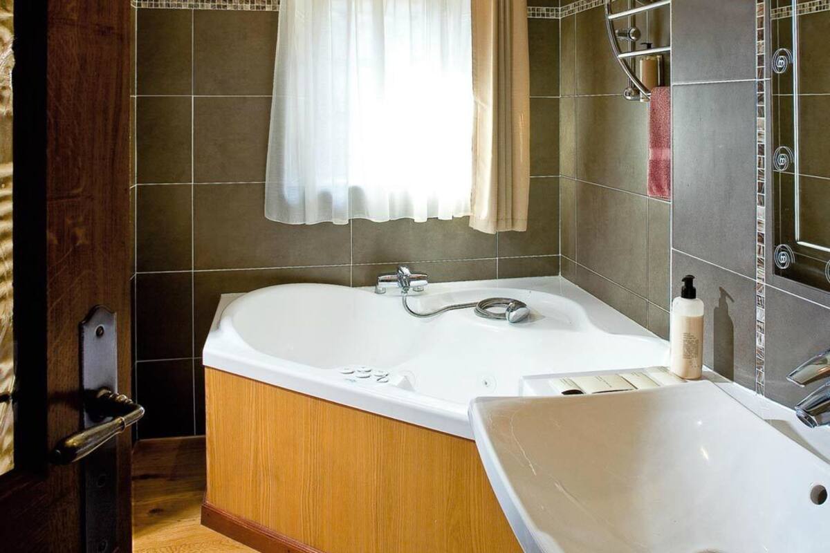 Double Room, Jetted Tub | Jetted bathtub