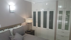 Egyptian cotton sheets, premium bedding, in-room safe