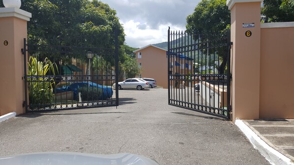 Entrada de la propiedad