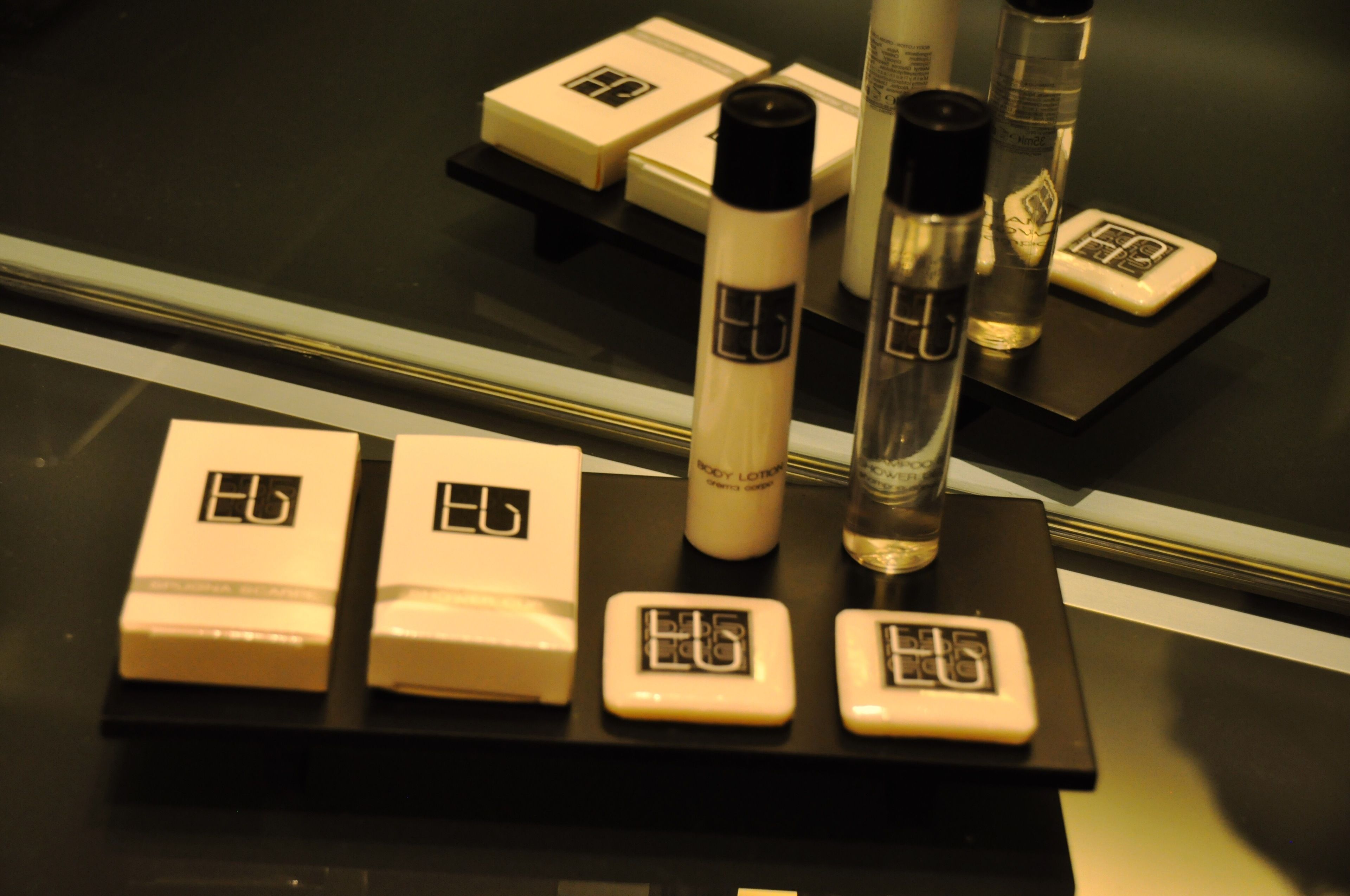 shower, free toiletries, hair dryer, bidet