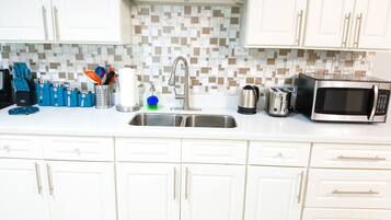 Superior Apartment, 2 Bedrooms, Ground Floor | Private kitchen | Full-sized fridge, microwave, oven, stovetop