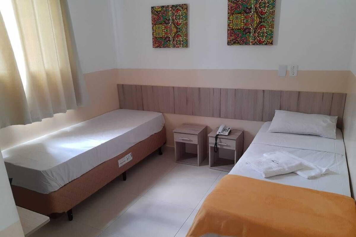 Habitación individual | Minibar, escritorio, tabla de planchar con plancha y wifi gratis 