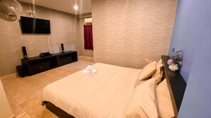 In-room safe, free WiFi