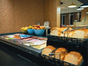 Desayuno buffet diario (BRL 55 por persona)