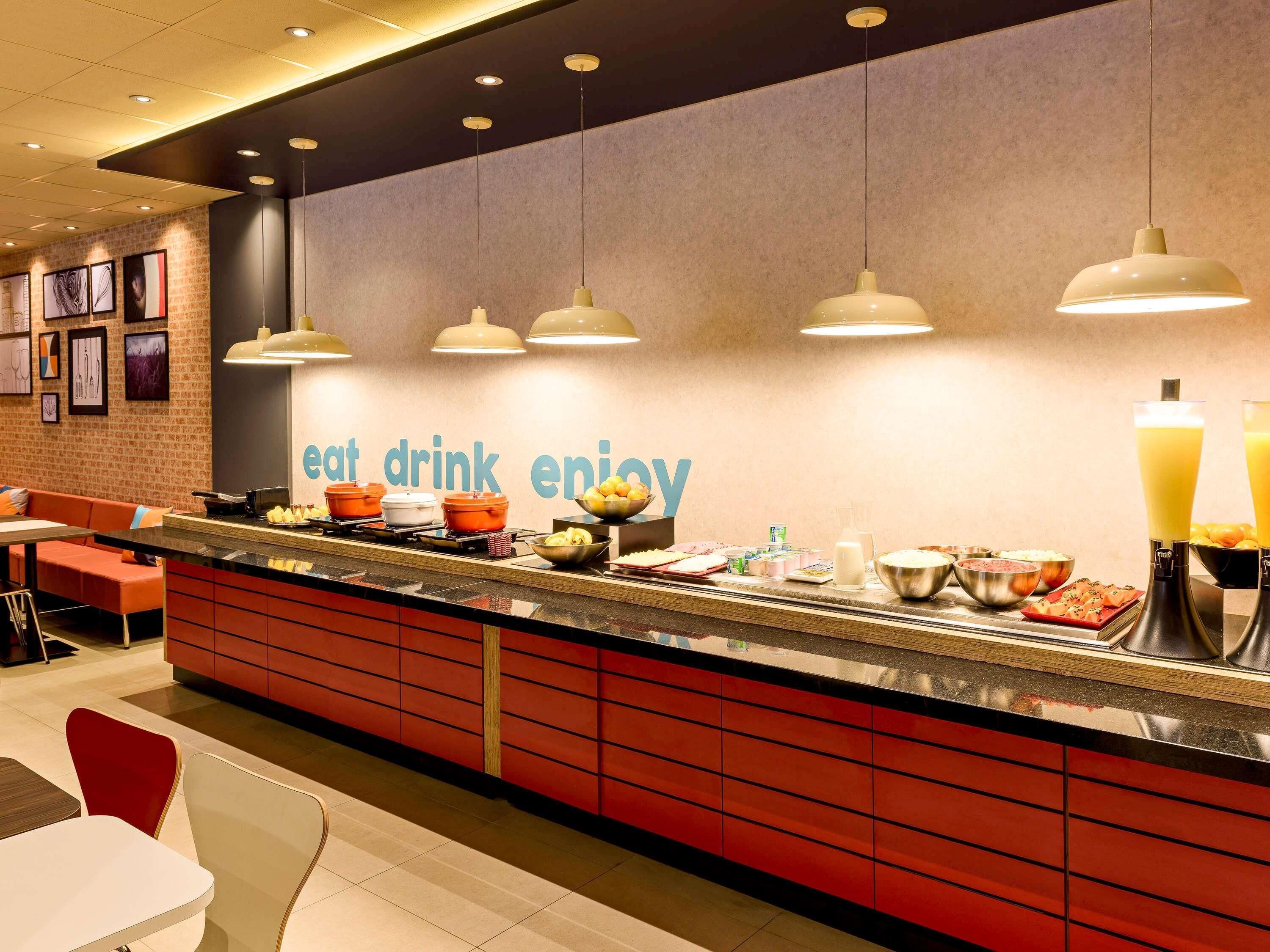 Daily buffet breakfast (BRL 55 per person)