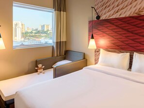 Quarto standard, 1 cama de casal e sofá-cama | Cofres nos quartos, escrivaninha, cortinas blackout