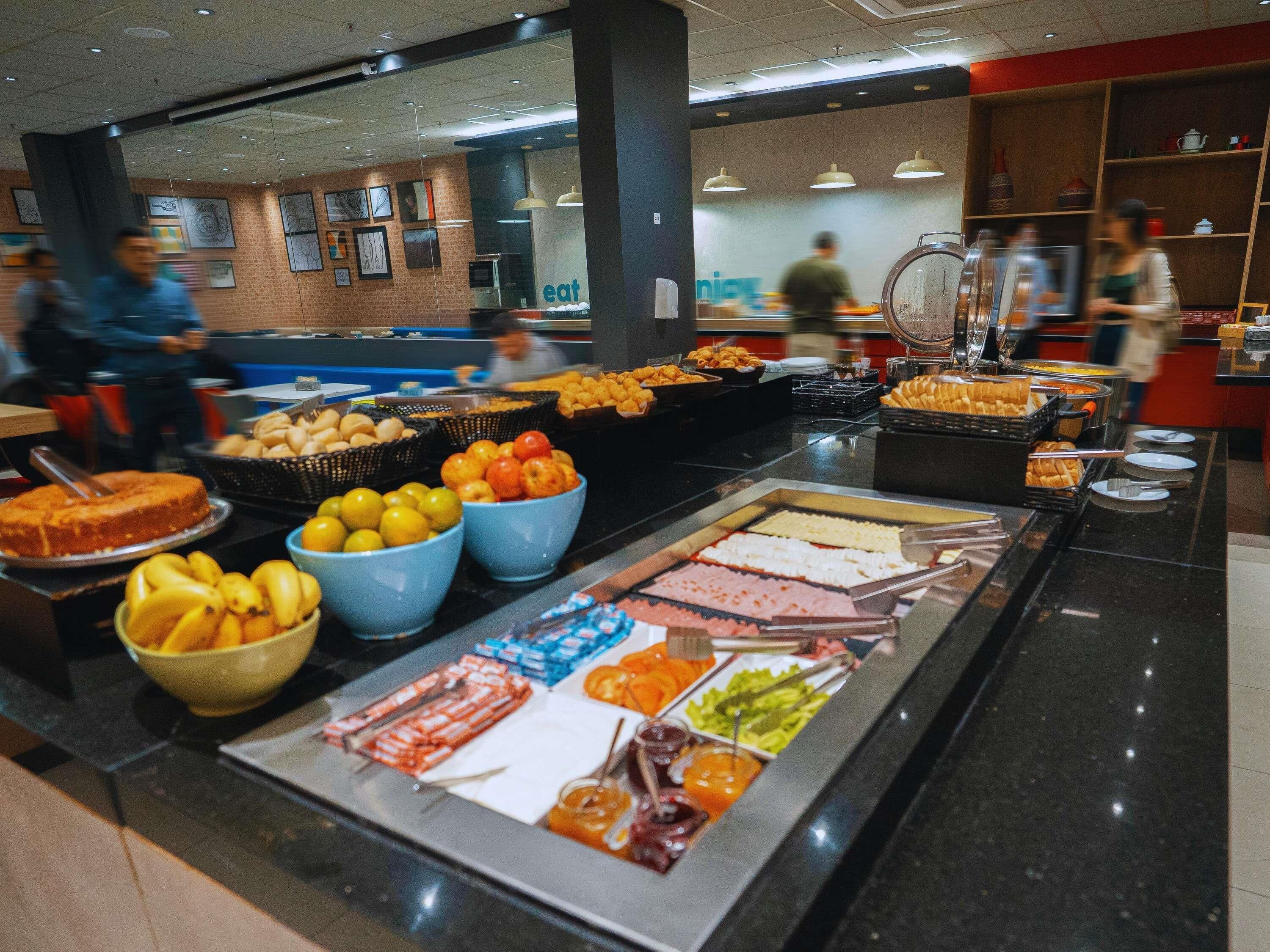 Petit déjeuner buffet servi tous les jours en supplément