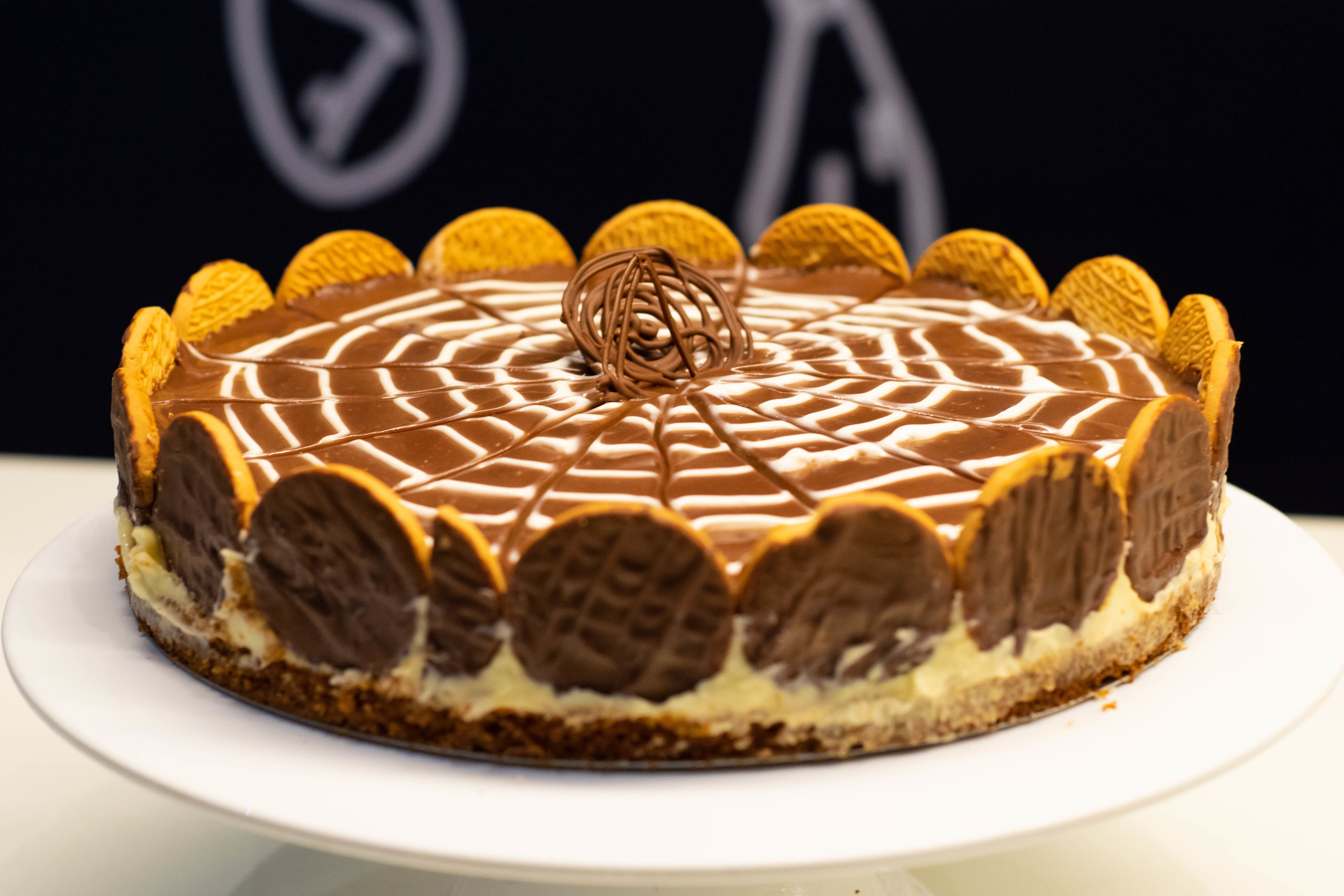 breakfast, lunch and dinner served