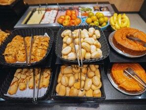 매일 뷔페 아침 식사 유료