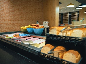 Daily buffet breakfast (BRL 55 per person)