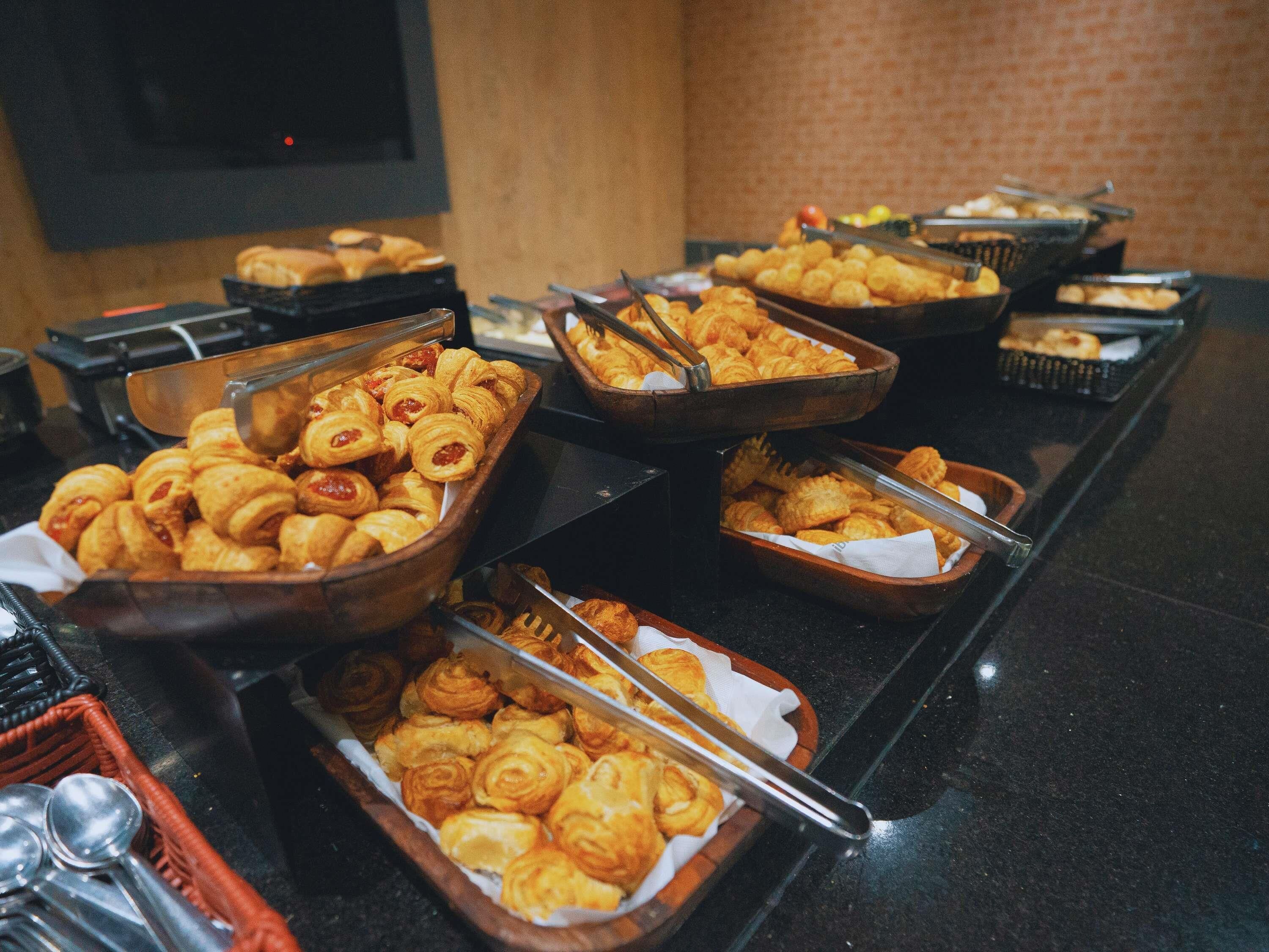 daily buffet breakfast (brl 55 per person)