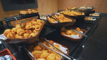 Daily buffet breakfast (BRL 55 per person)