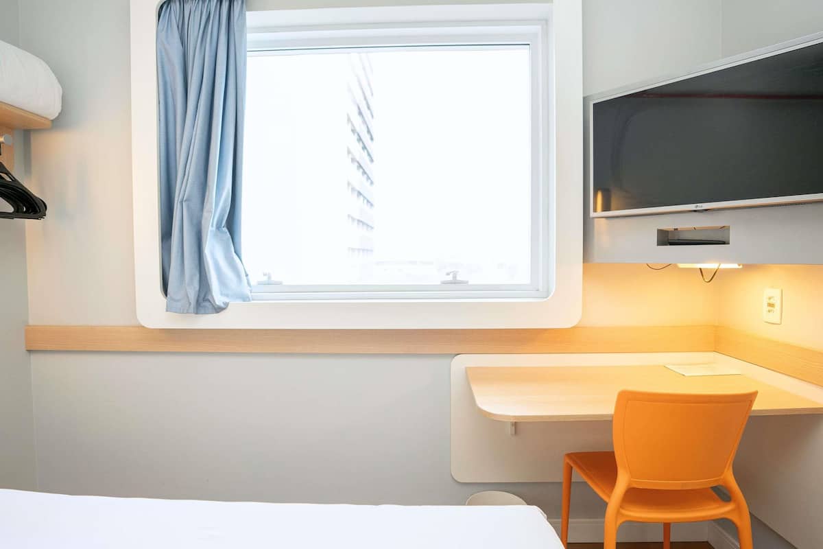 Standard Apartment, 1 Double Bed, Accessible | Desk, blackout drapes, soundproofing, free cribs/infant beds