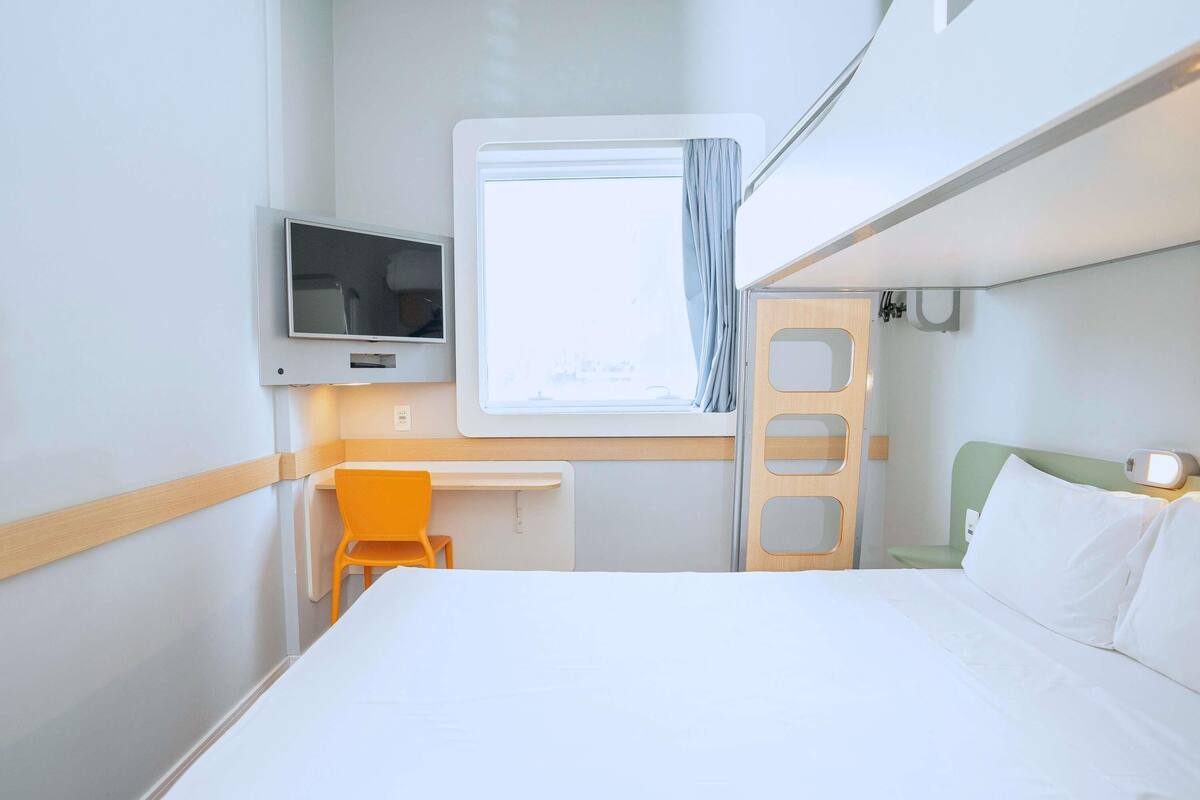 Superior Apartment, Multiple Beds | Desk, blackout drapes, soundproofing, free cribs/infant beds