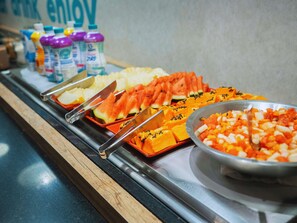 Se ofrece un desayuno bufé todos los días (por un coste adicional)