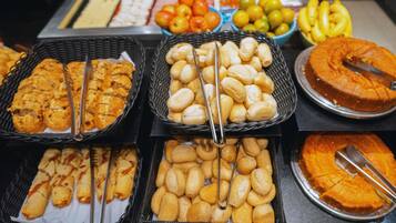 Café da manhã com buffet diário (BRL 55 por pessoa)