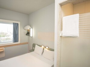 Desk, blackout curtains, soundproofing, free cots/infant beds - ibis budget São Bernardo do Campo (São Bernardo do Campo)